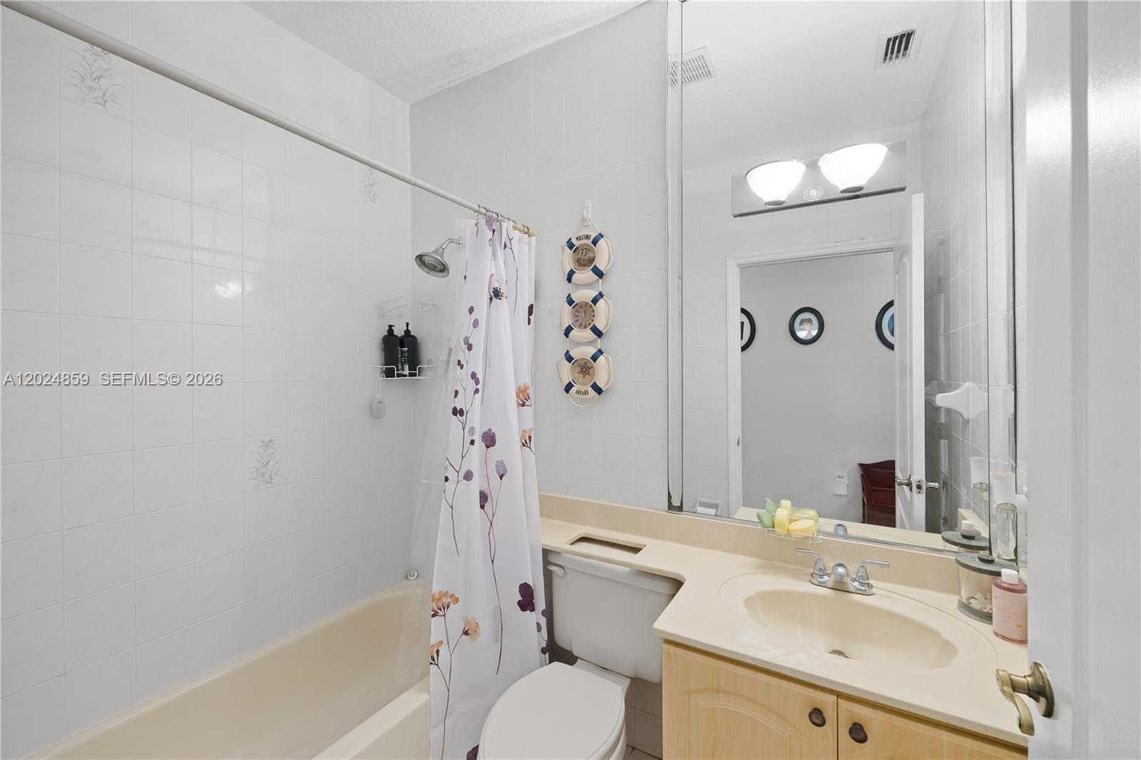 ROYAL LAKE ESTATES - Residential