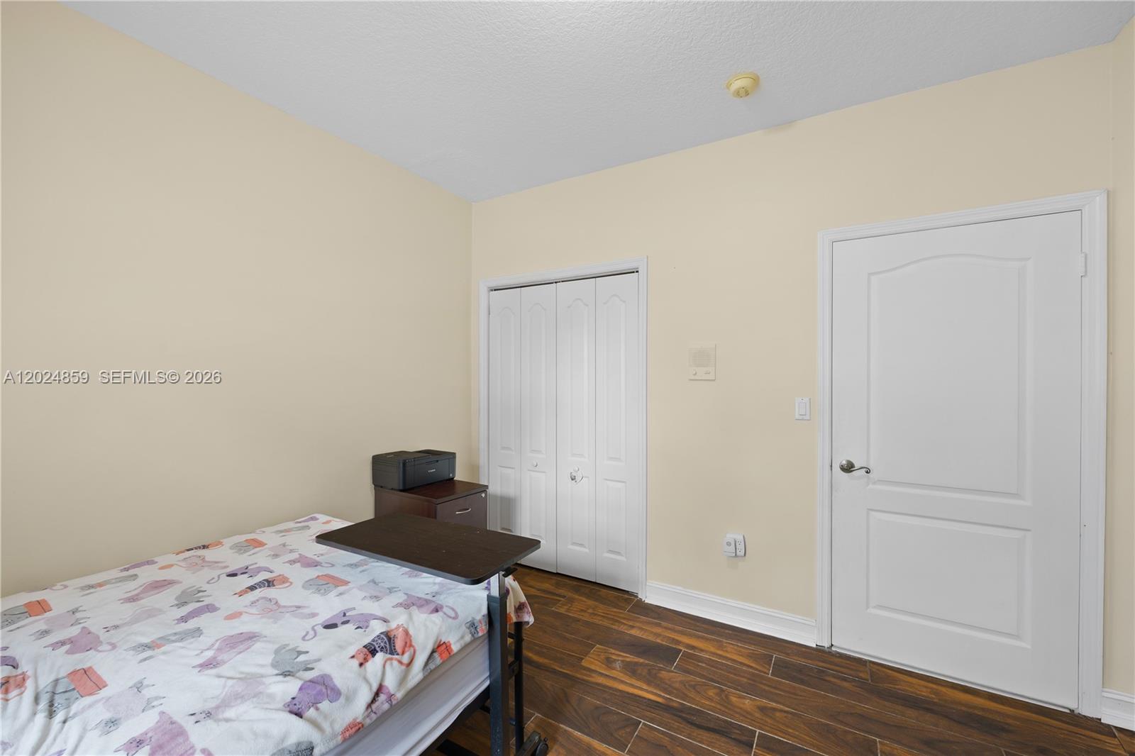 ROYAL LAKE ESTATES - Residential