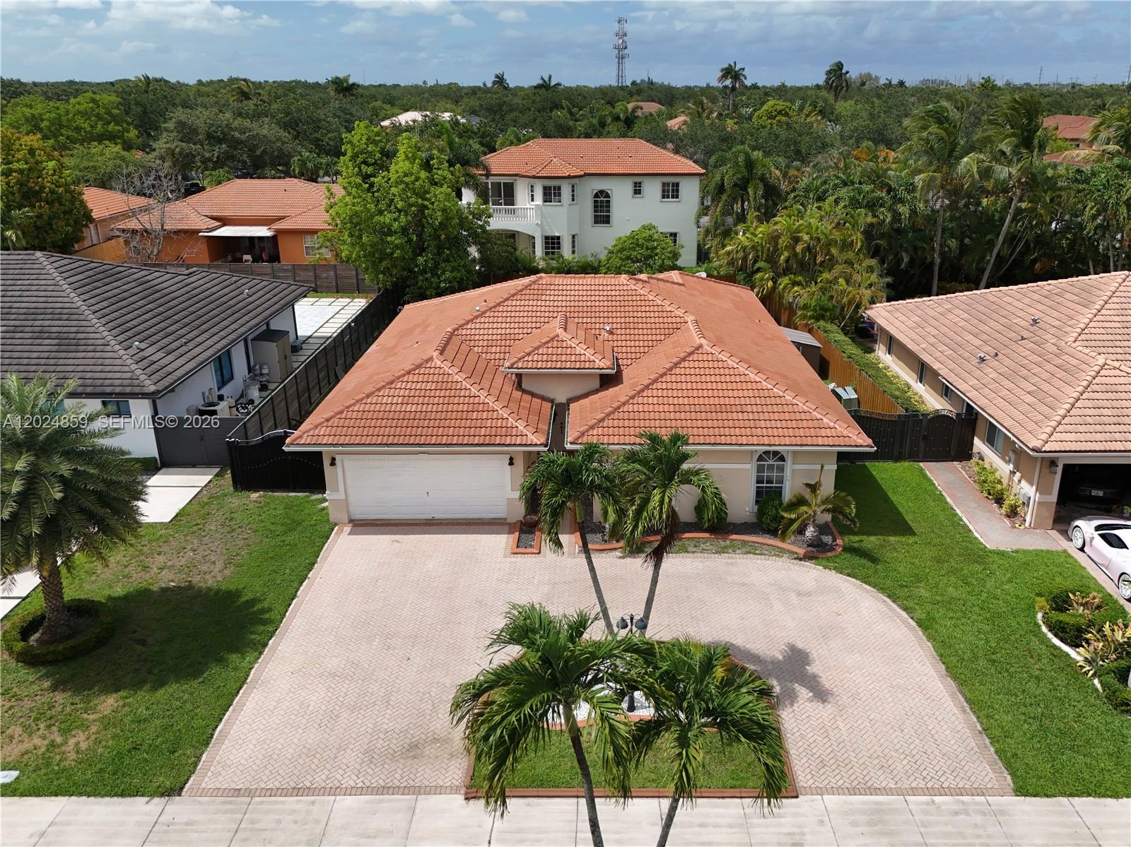 ROYAL LAKE ESTATES - Residential
