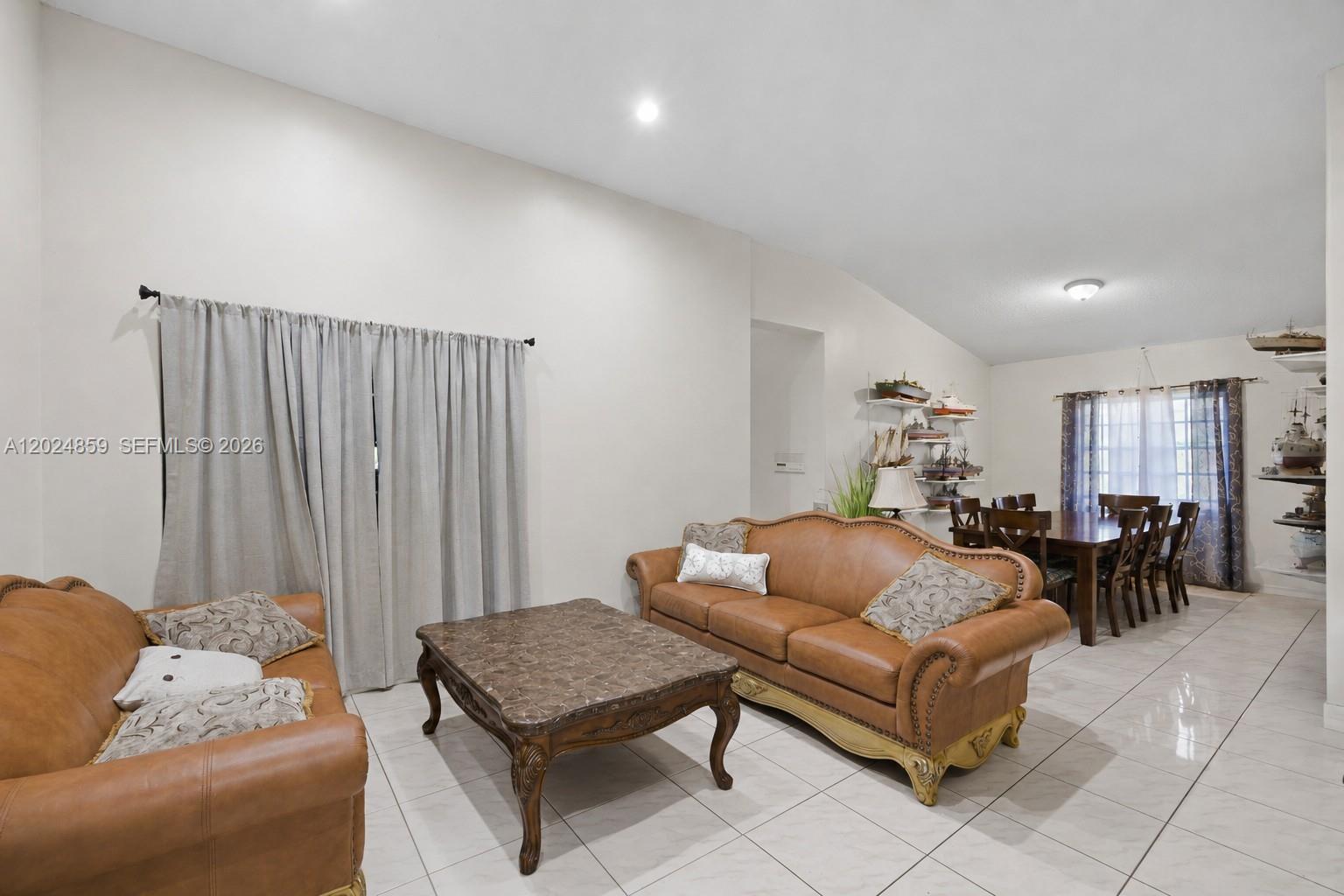 ROYAL LAKE ESTATES - Residential