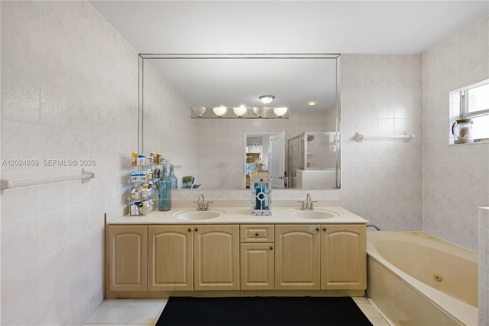 ROYAL LAKE ESTATES - Residential