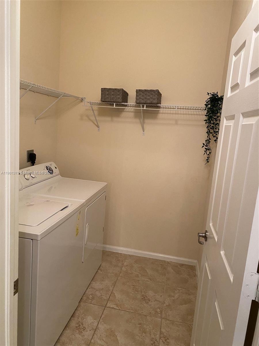 PALOMA LAKES PLAT - Residential Lease