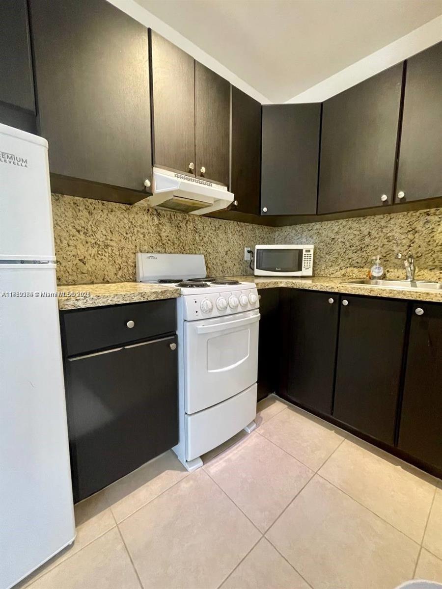 HOLLYWOOD BEACH - Residential Income