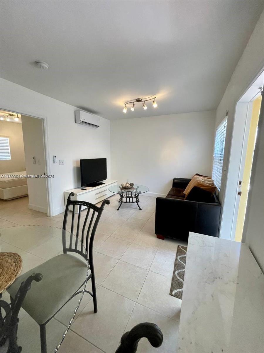 HOLLYWOOD BEACH - Residential Income