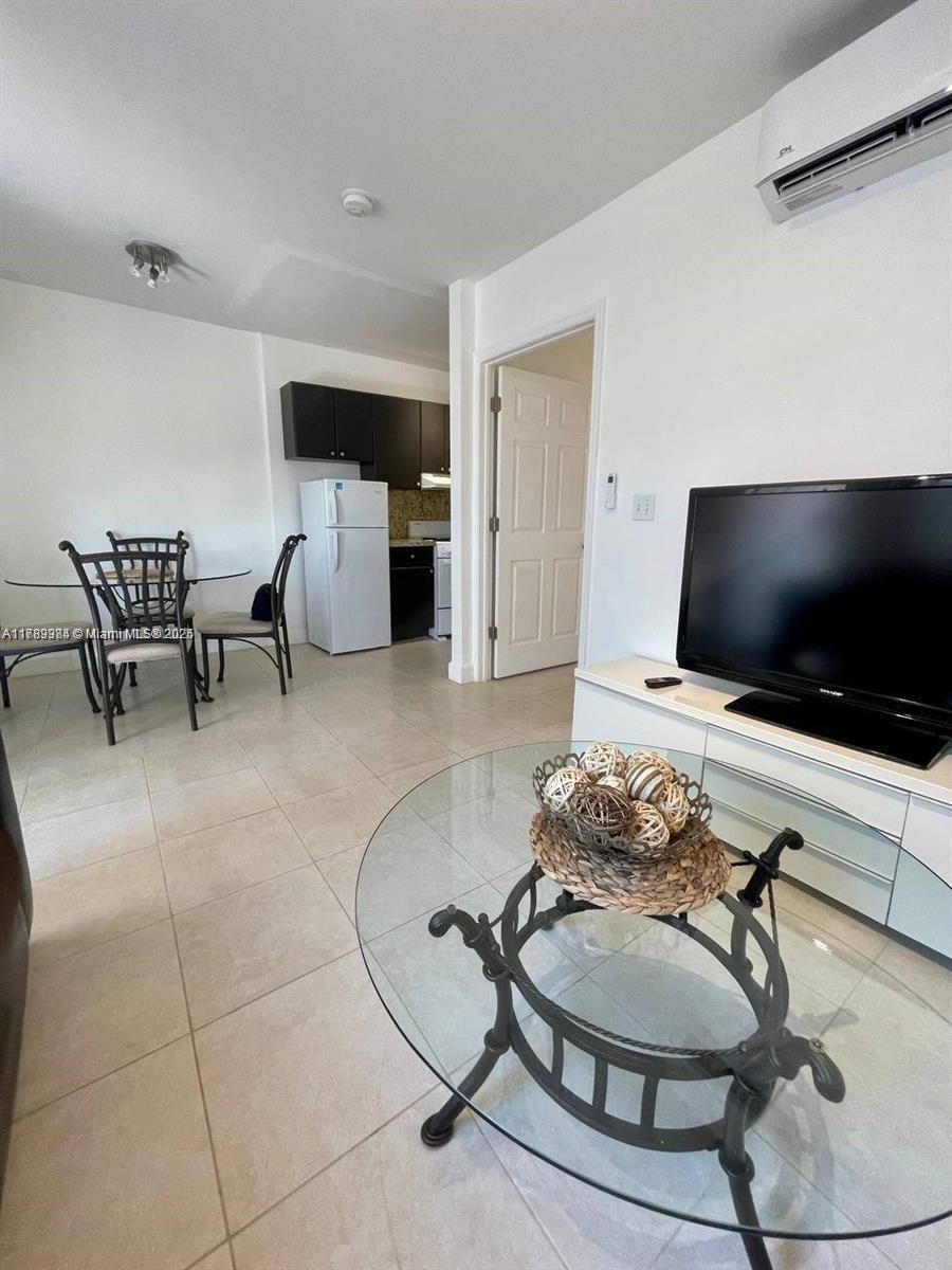 HOLLYWOOD BEACH - Residential Income