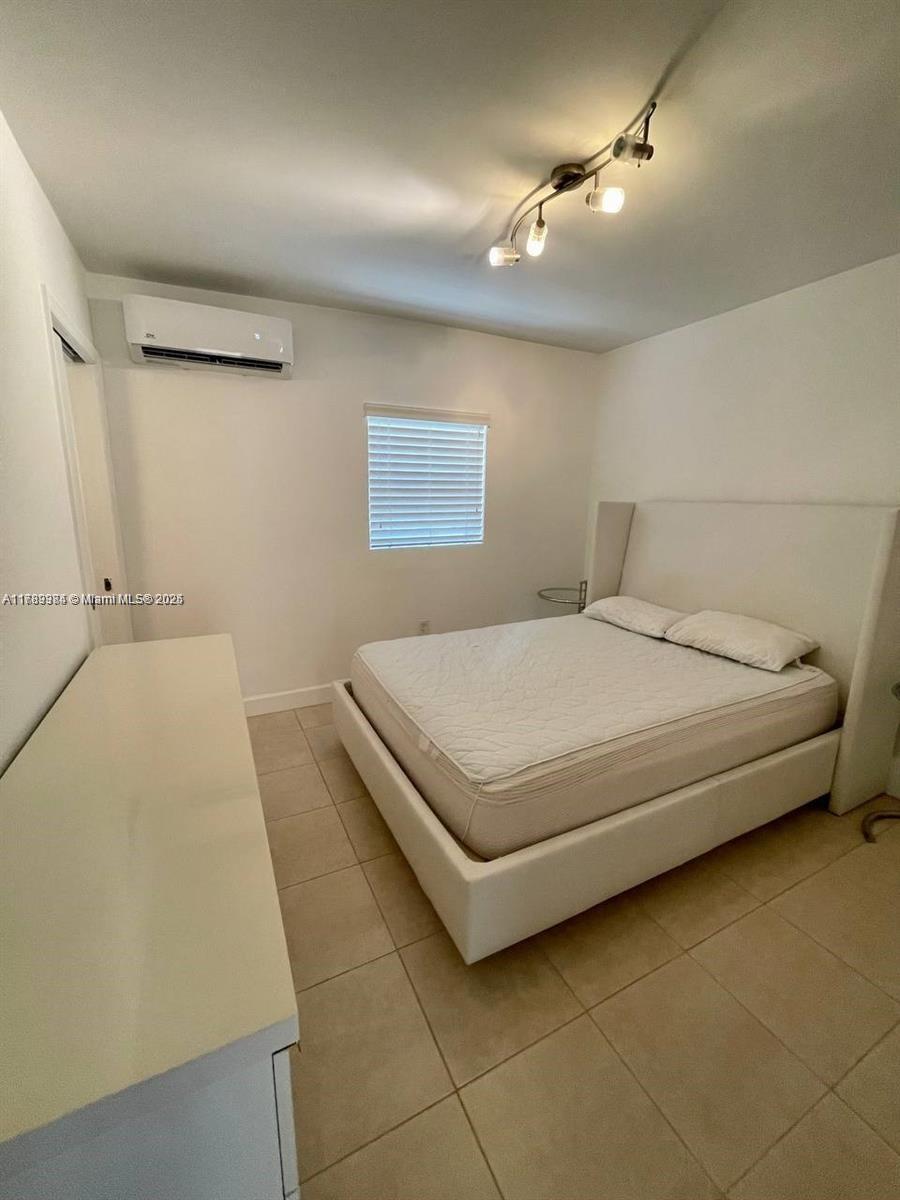 HOLLYWOOD BEACH - Residential Income