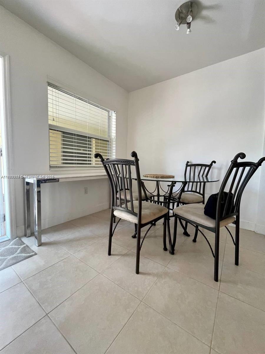 HOLLYWOOD BEACH - Residential Income