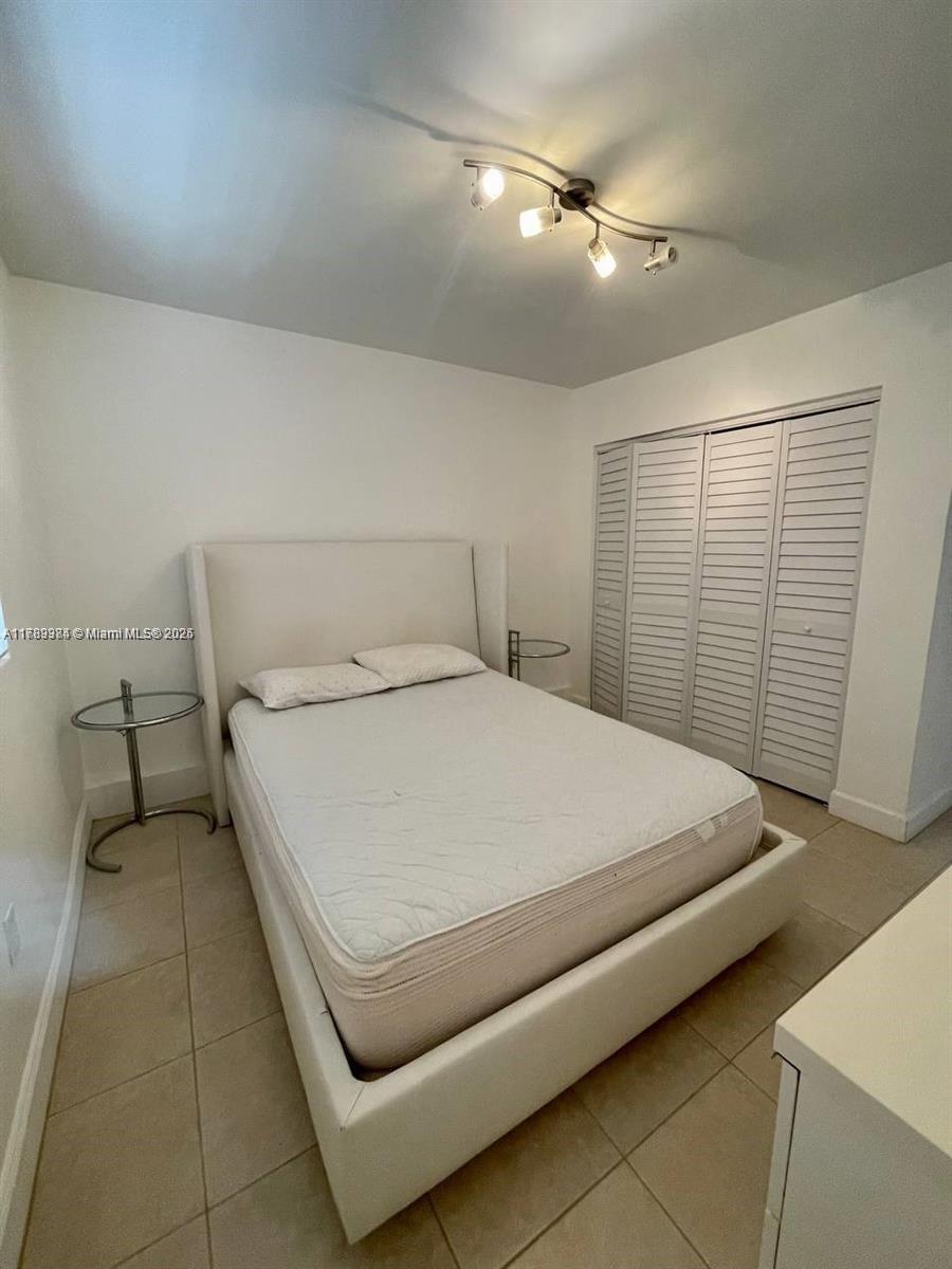 HOLLYWOOD BEACH - Residential Income