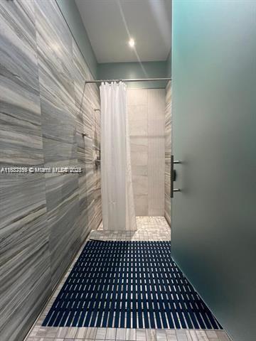 DOWNTOWN DORAL SOUTH PHAS - Residential