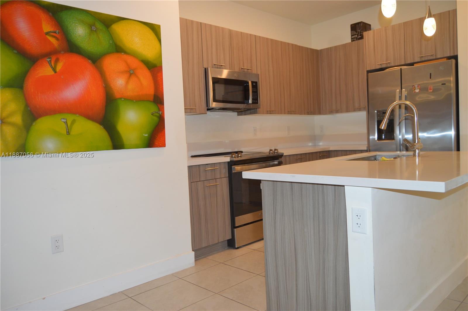 DOWNTOWN DORAL SOUTH PHAS - Residential