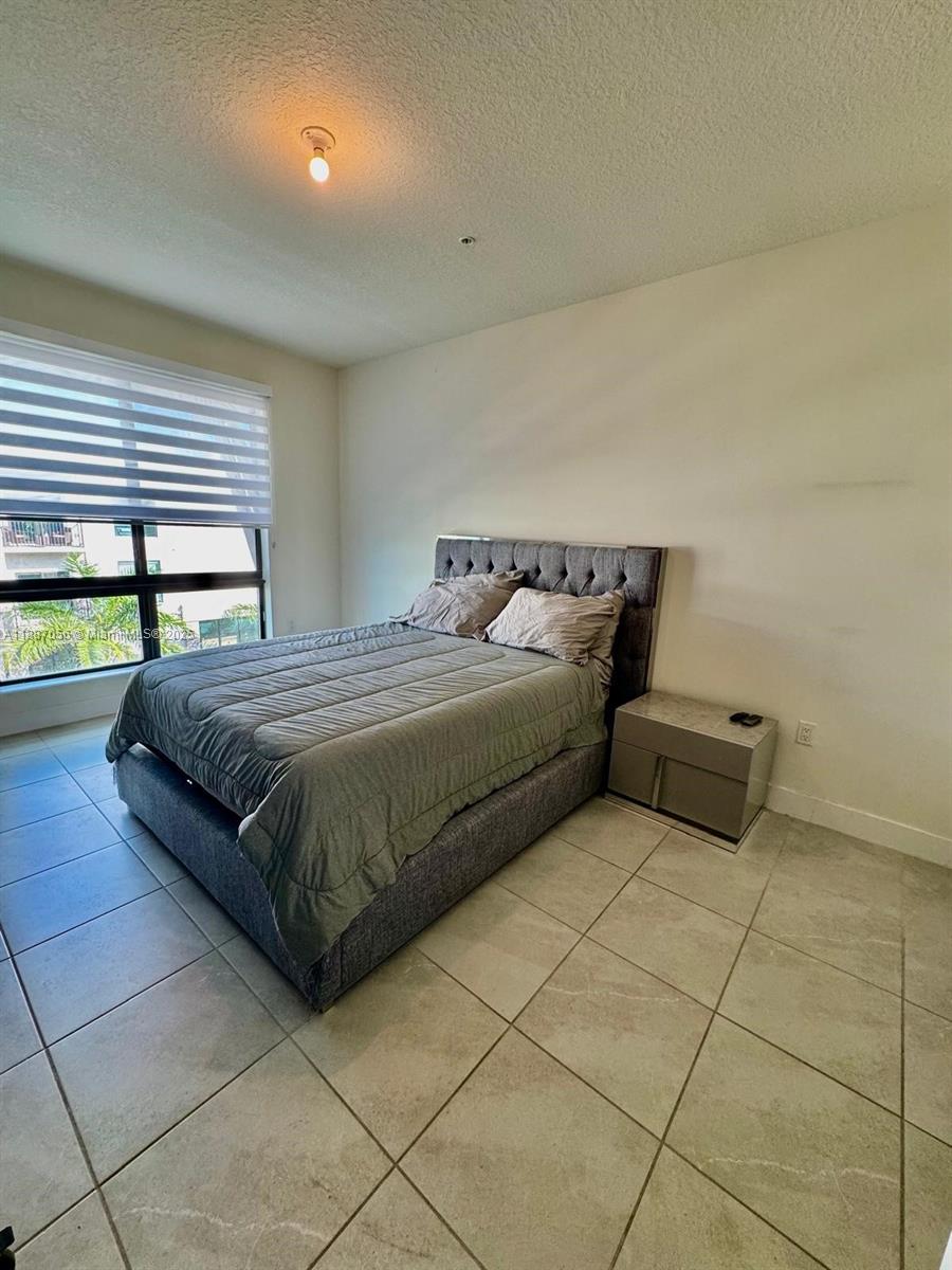 DOWNTOWN DORAL SOUTH PHAS - Residential