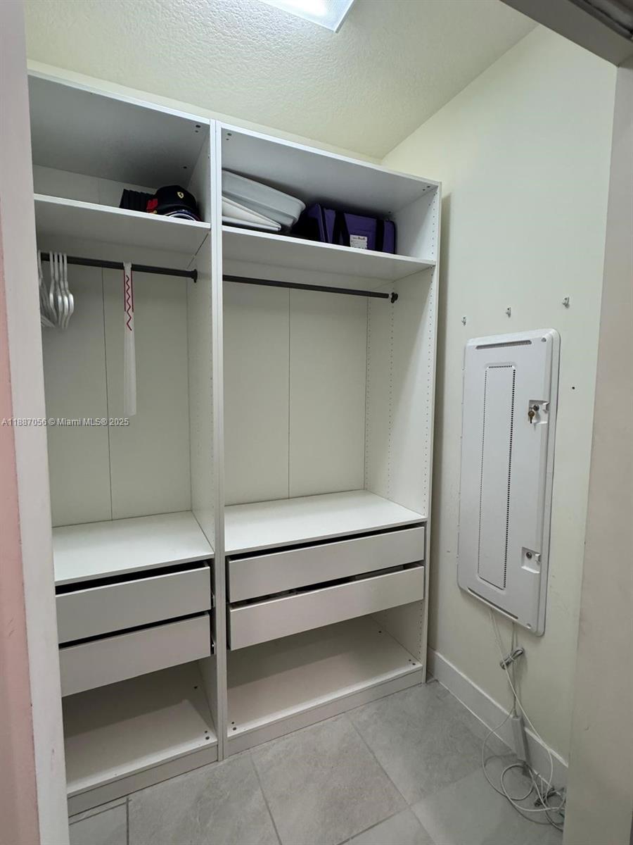 DOWNTOWN DORAL SOUTH PHAS - Residential