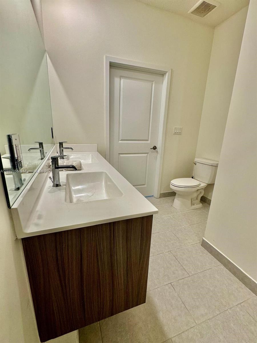 DOWNTOWN DORAL SOUTH PHAS - Residential