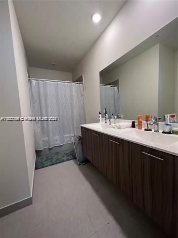 DOWNTOWN DORAL SOUTH PHAS - Residential