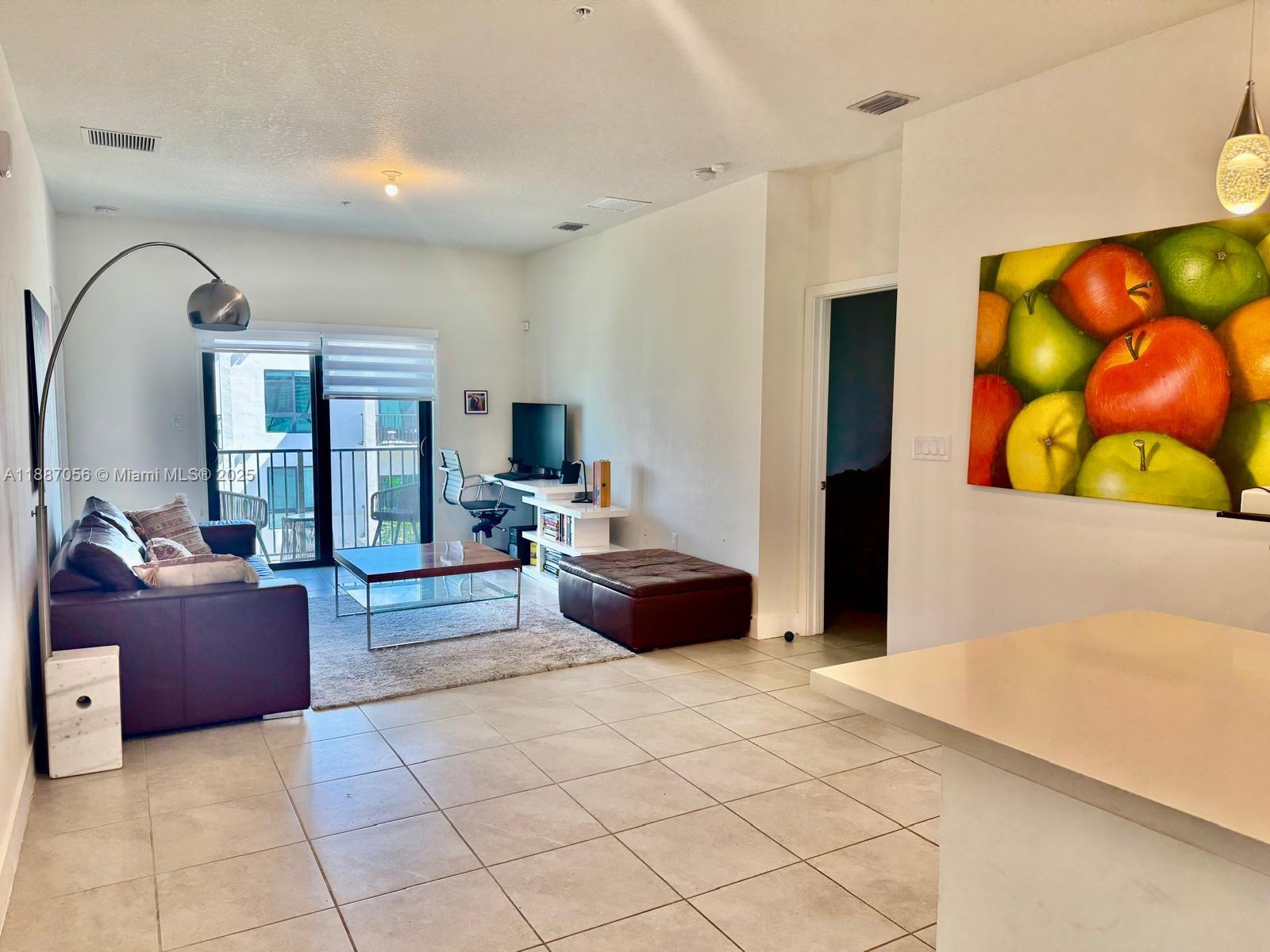 DOWNTOWN DORAL SOUTH PHAS - Residential