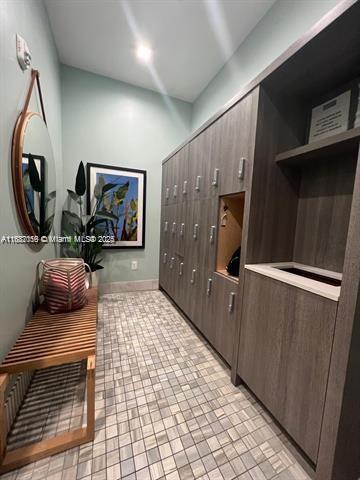 DOWNTOWN DORAL SOUTH PHAS - Residential