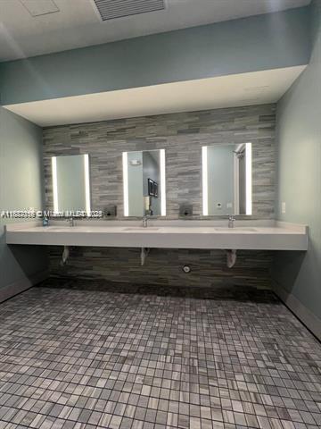 DOWNTOWN DORAL SOUTH PHAS - Residential