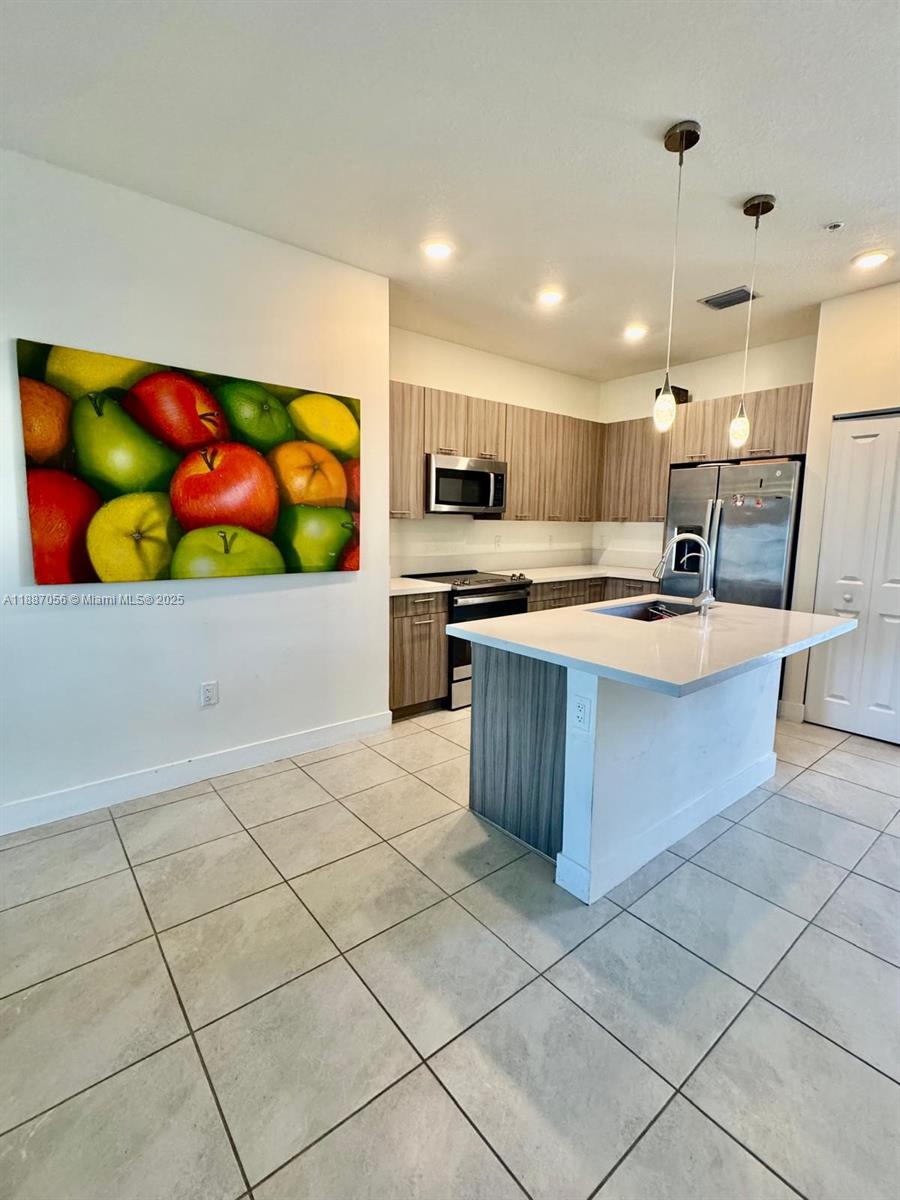 DOWNTOWN DORAL SOUTH PHAS - Residential