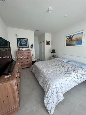 DOWNTOWN DORAL SOUTH PHAS - Residential