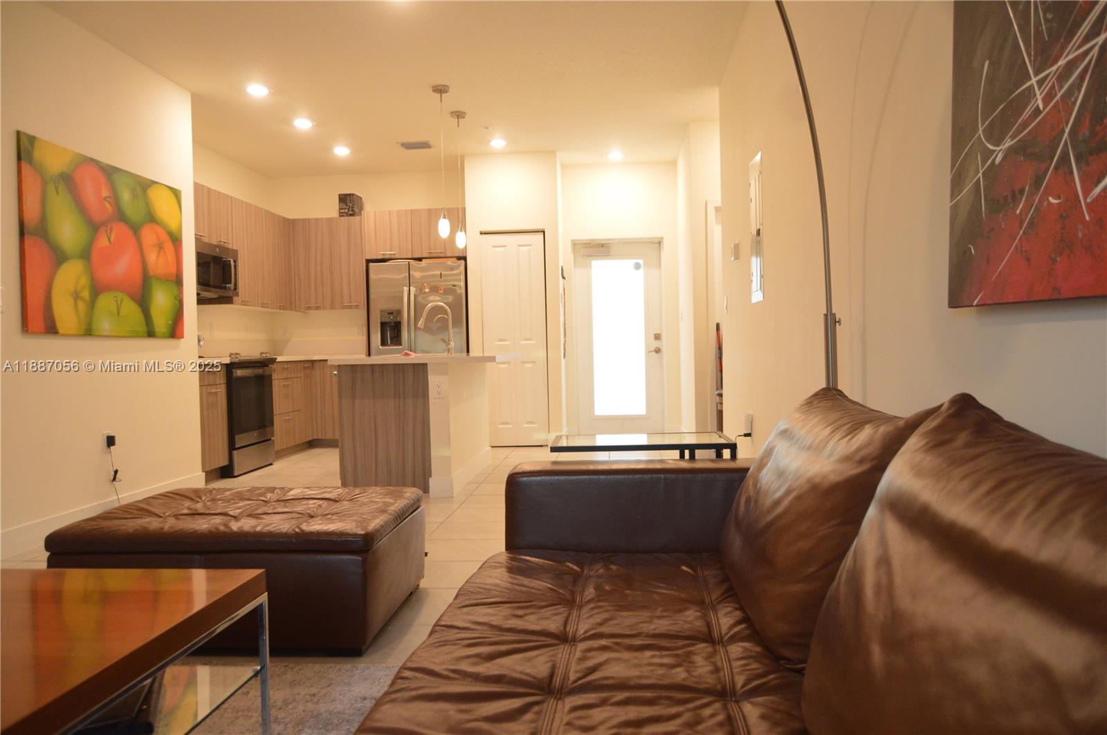 DOWNTOWN DORAL SOUTH PHAS - Residential