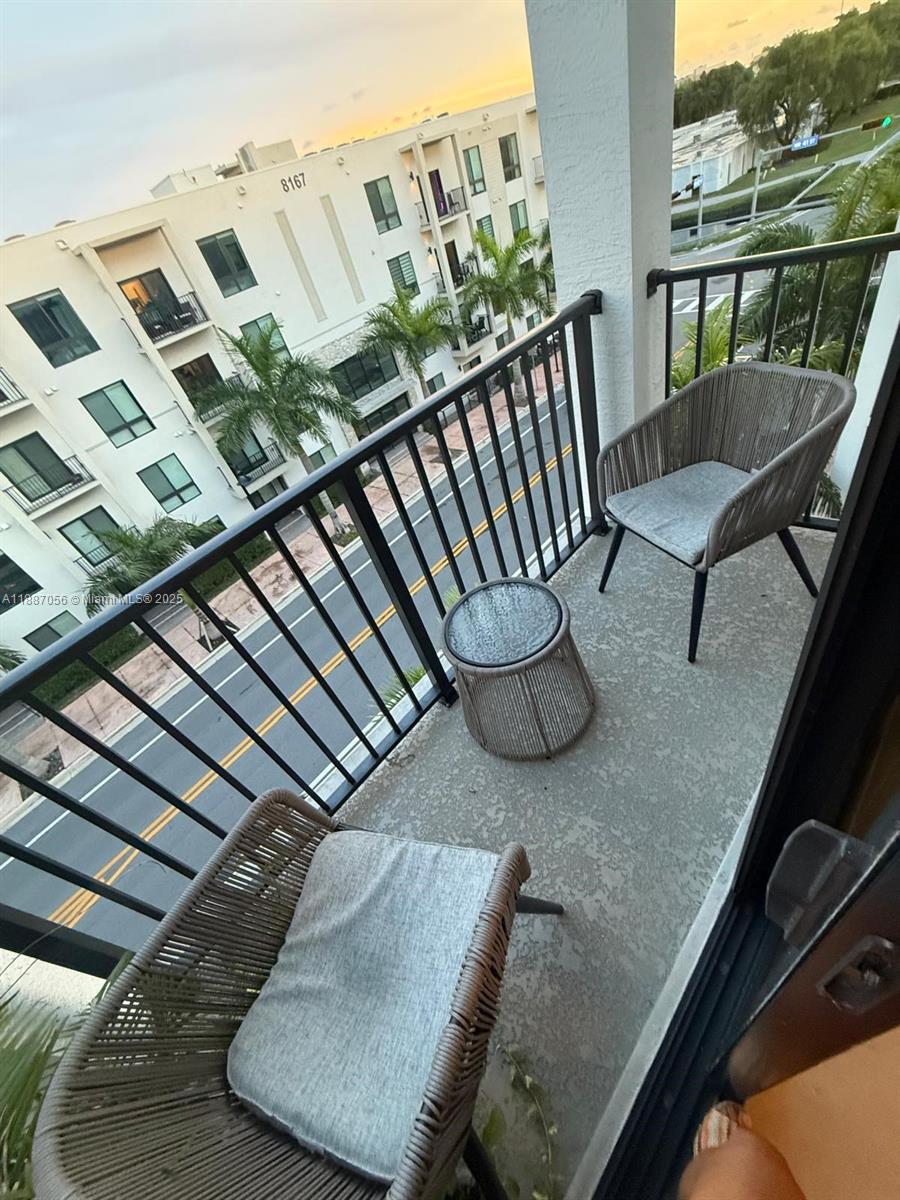 DOWNTOWN DORAL SOUTH PHAS - Residential