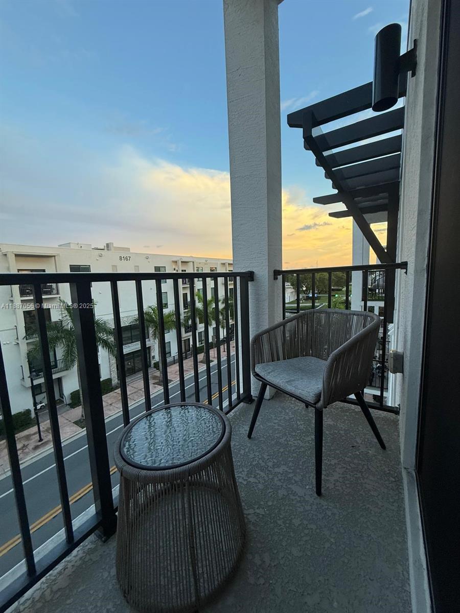 DOWNTOWN DORAL SOUTH PHAS - Residential
