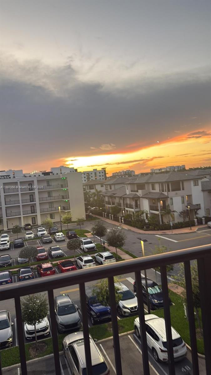 DOWNTOWN DORAL SOUTH PHAS - Residential
