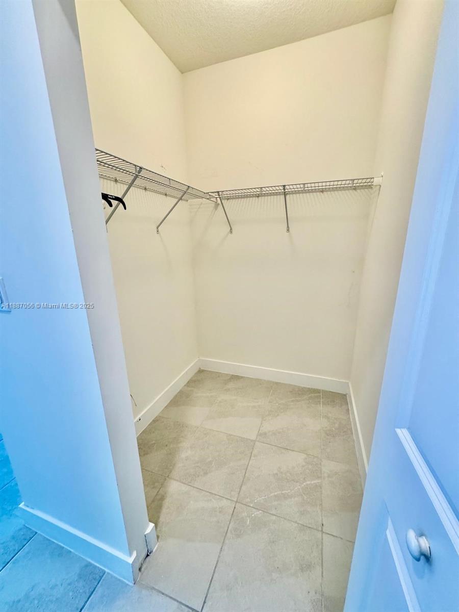 DOWNTOWN DORAL SOUTH PHAS - Residential