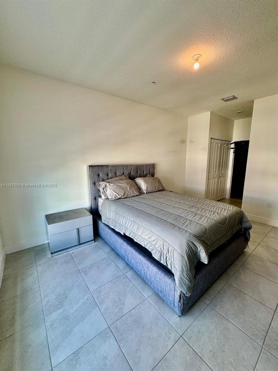 DOWNTOWN DORAL SOUTH PHAS - Residential