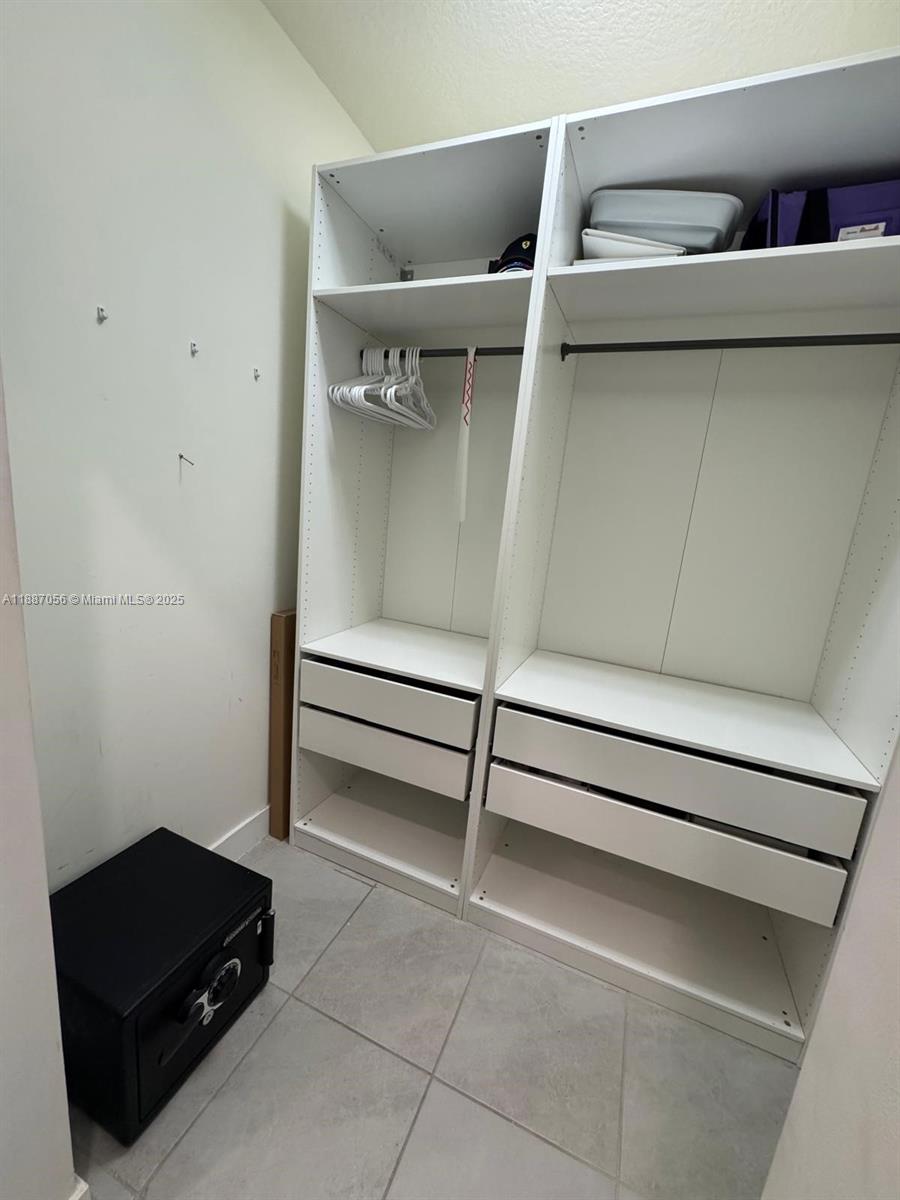 DOWNTOWN DORAL SOUTH PHAS - Residential