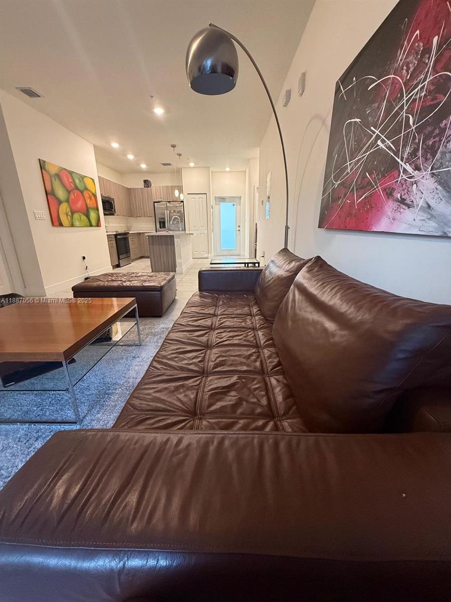 DOWNTOWN DORAL SOUTH PHAS - Residential