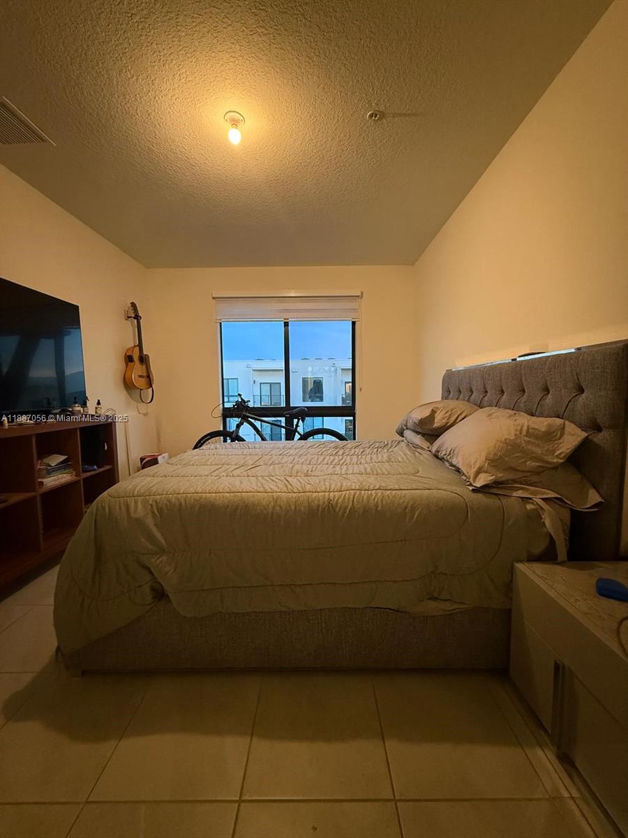 DOWNTOWN DORAL SOUTH PHAS - Residential