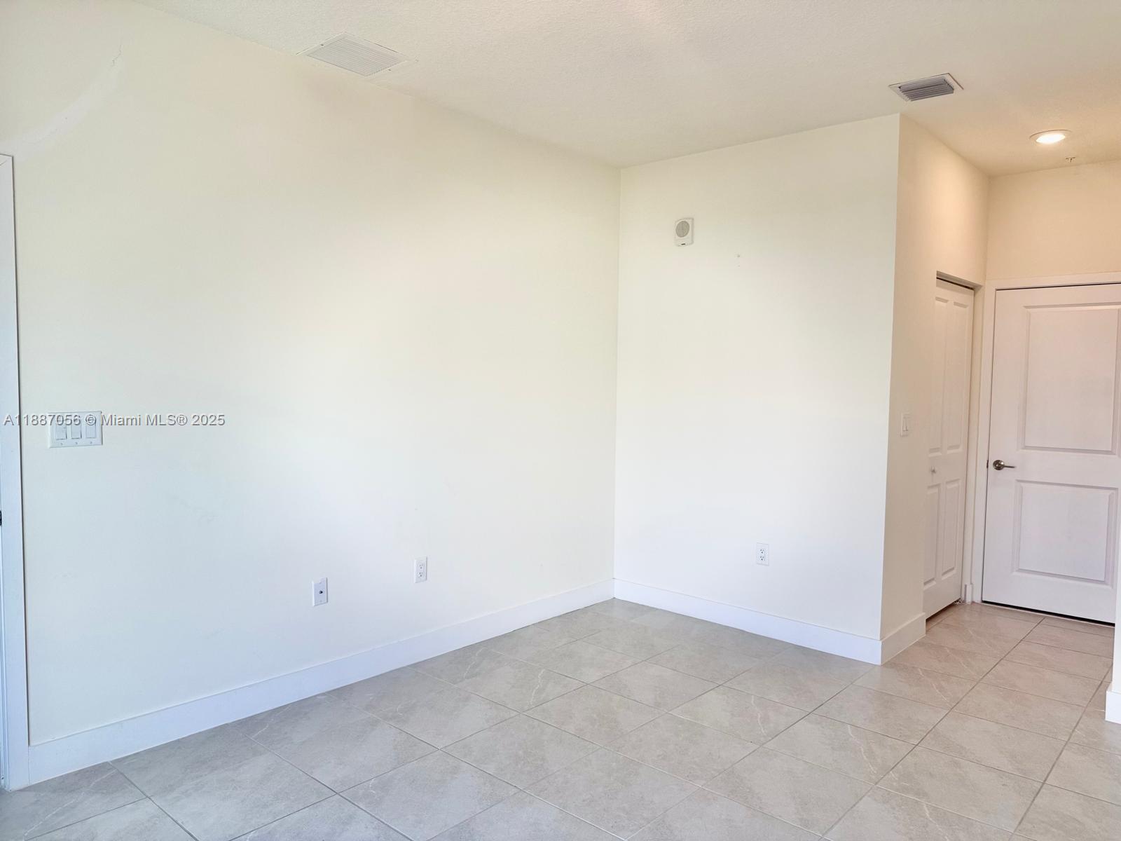 DOWNTOWN DORAL SOUTH PHAS - Residential