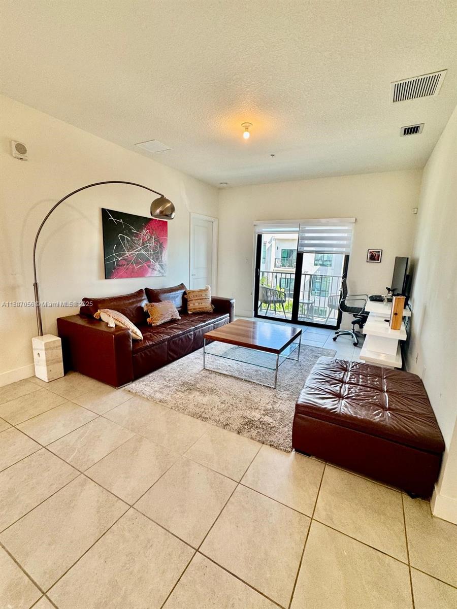 DOWNTOWN DORAL SOUTH PHAS - Residential