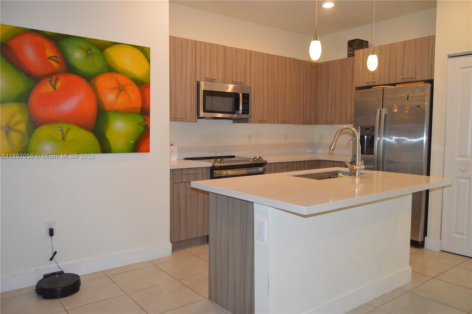 DOWNTOWN DORAL SOUTH PHAS - Residential