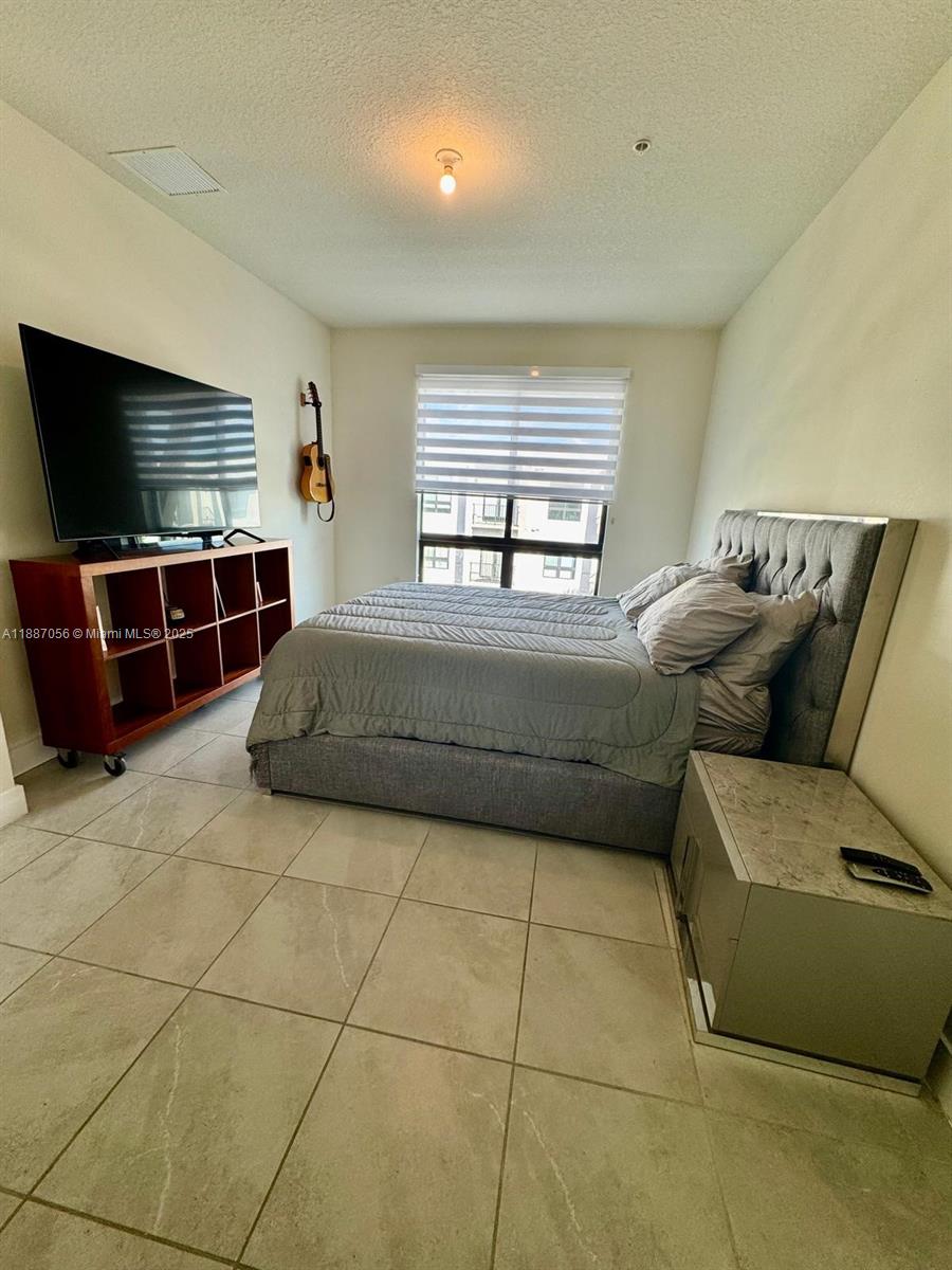 DOWNTOWN DORAL SOUTH PHAS - Residential