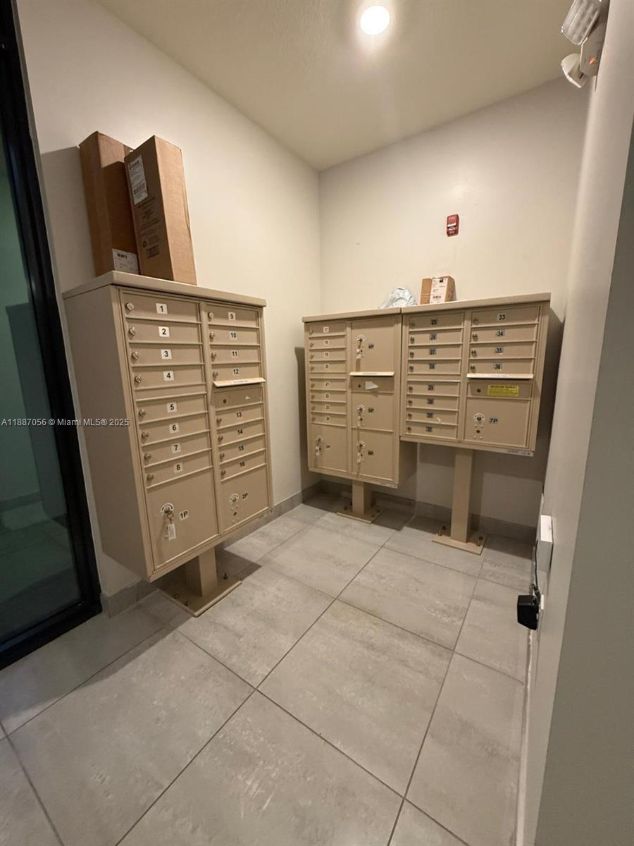 DOWNTOWN DORAL SOUTH PHAS - Residential