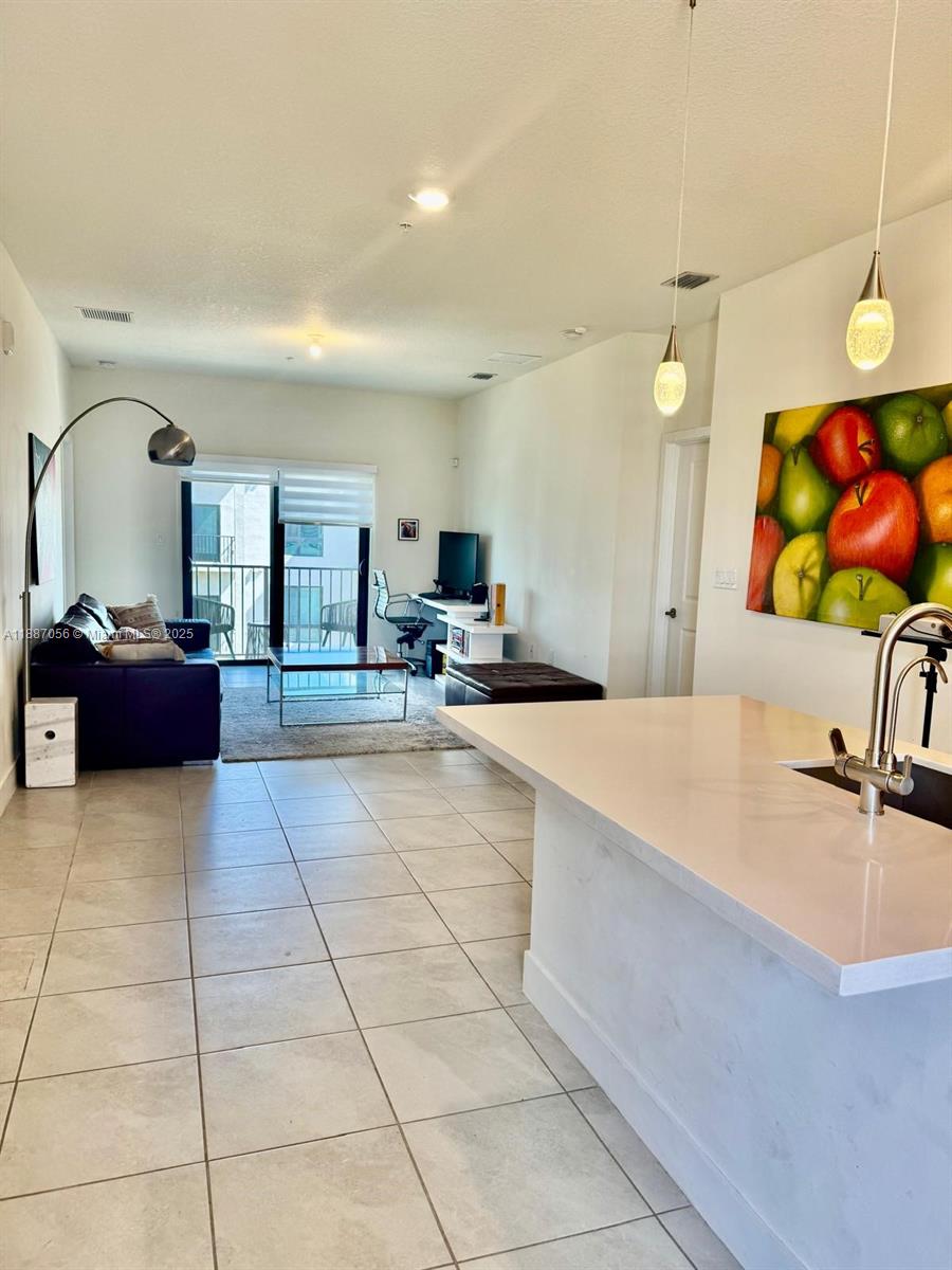 DOWNTOWN DORAL SOUTH PHAS - Residential