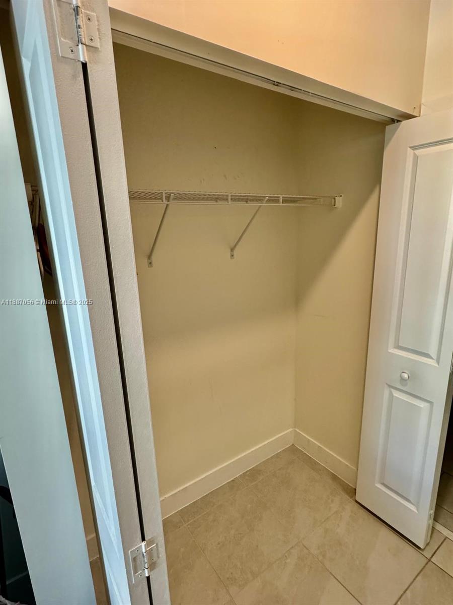 DOWNTOWN DORAL SOUTH PHAS - Residential