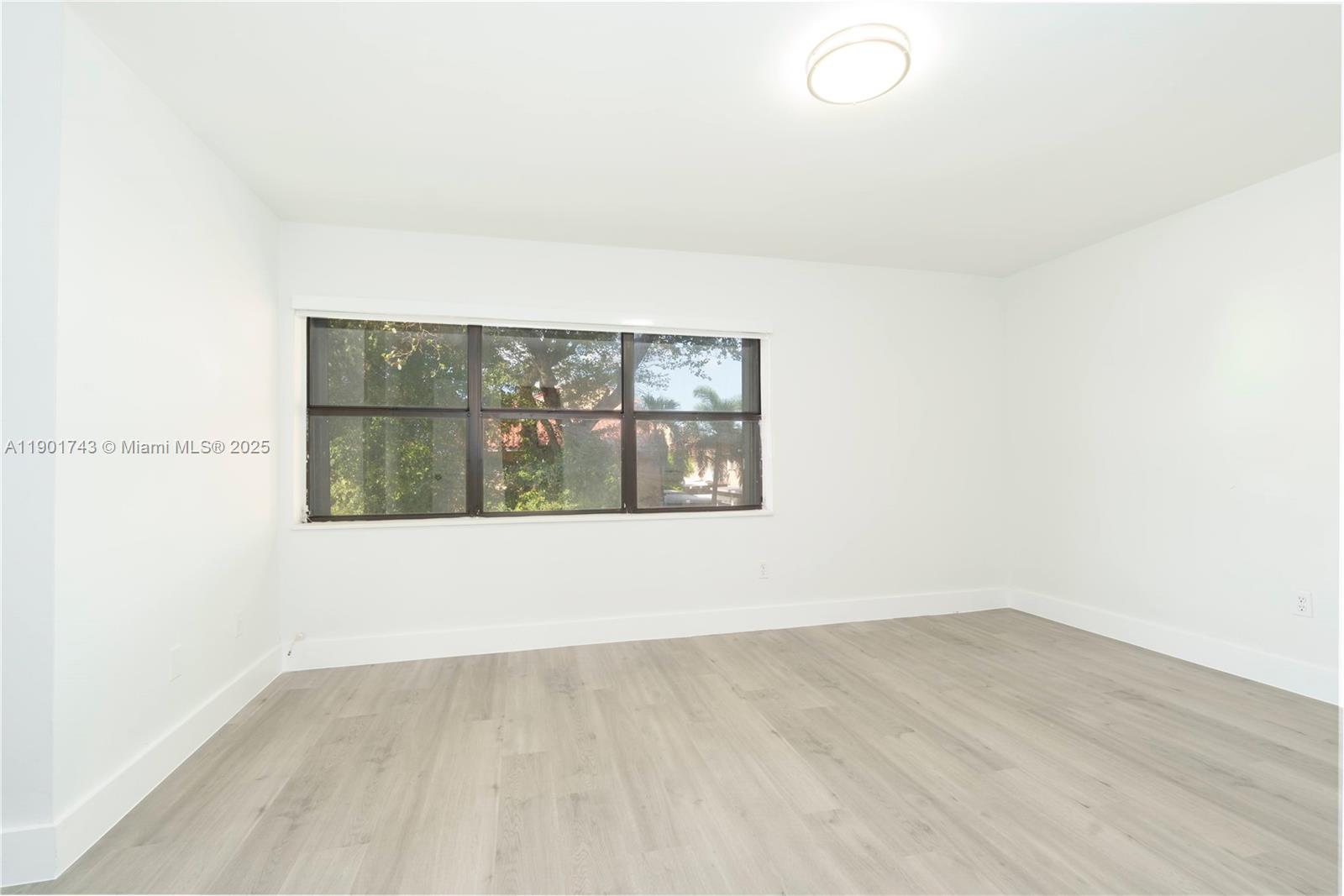 LAGO GRANDE SEVEN-D CONDO - Residential