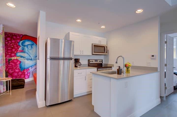 Rental Property at Address Not Disclosed, Miami, Broward County, Florida - Bedrooms: 2 
Bathrooms: 3  - $2,600 MO.