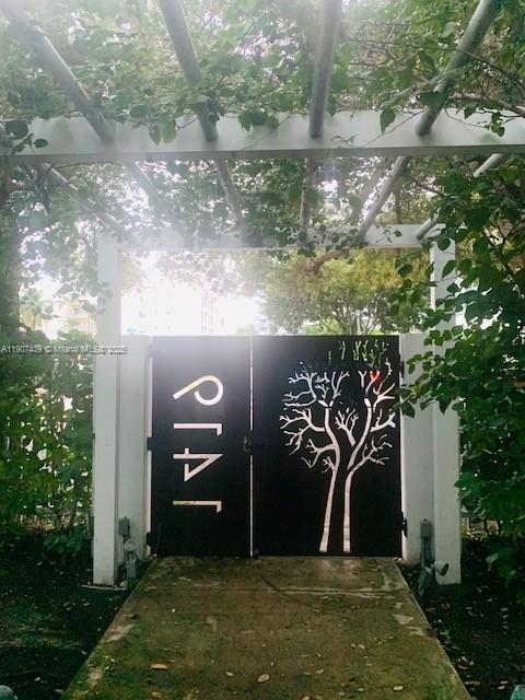 1419 WEST CONDO - Residential Lease