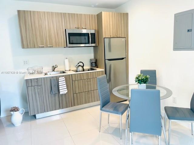 1419 WEST CONDO - Residential Lease