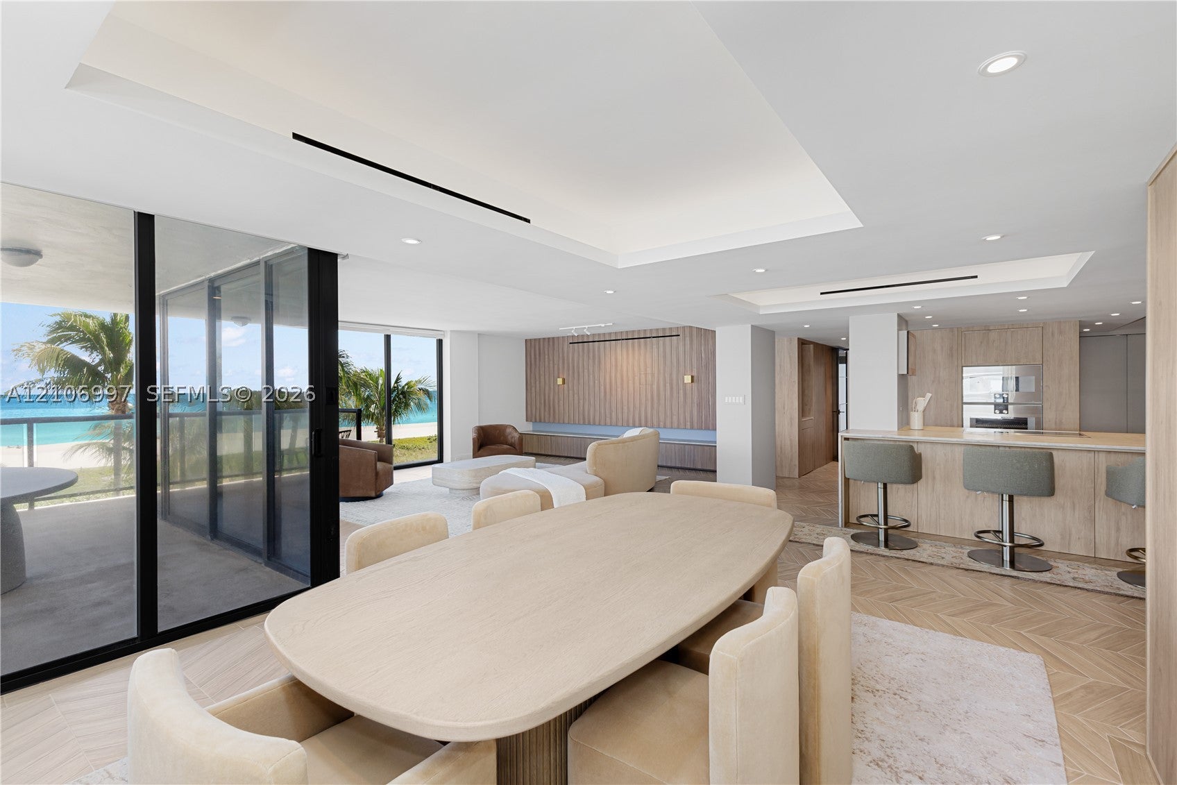 5845 Collins Ave 405/406