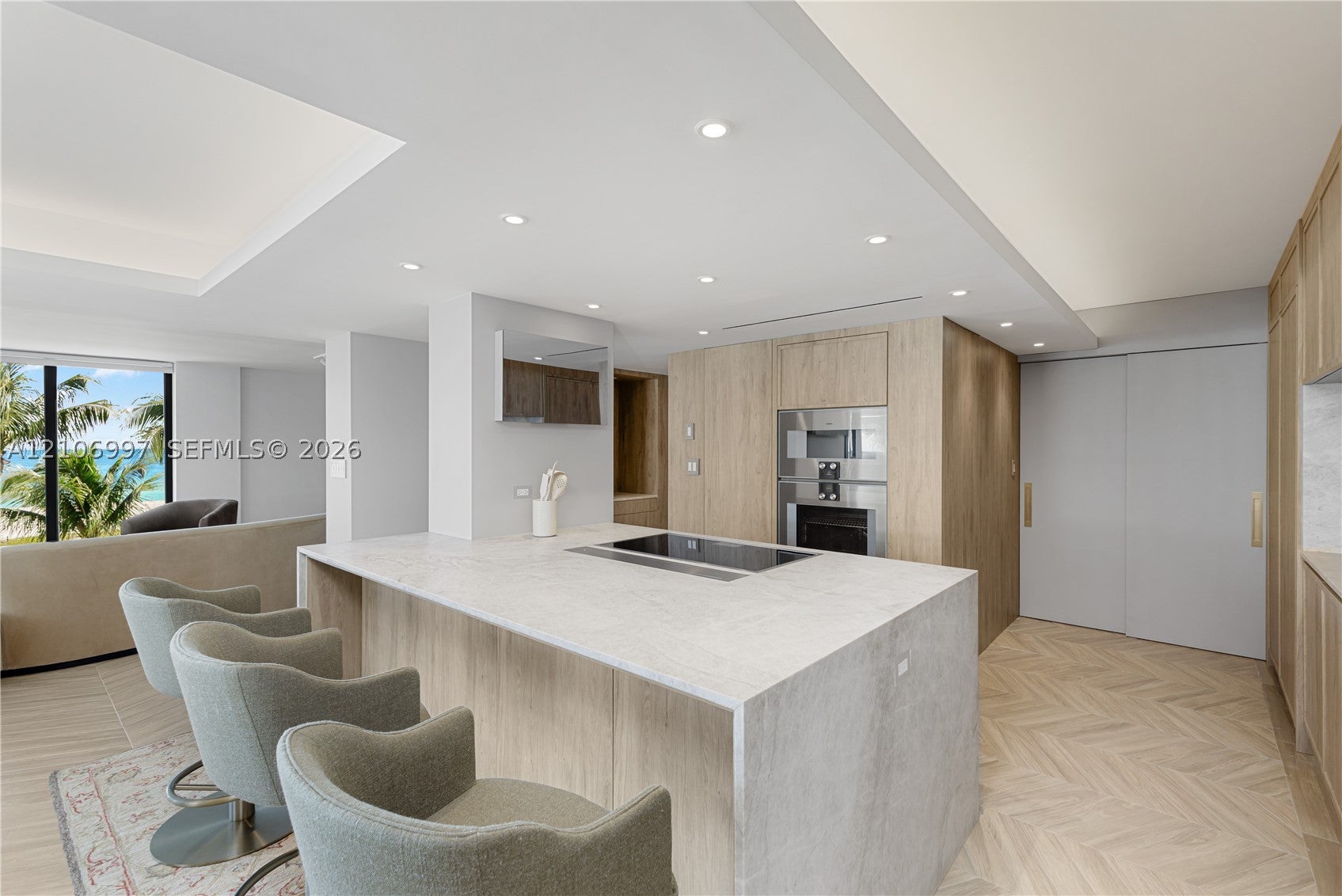 5845 Collins Ave 405/406