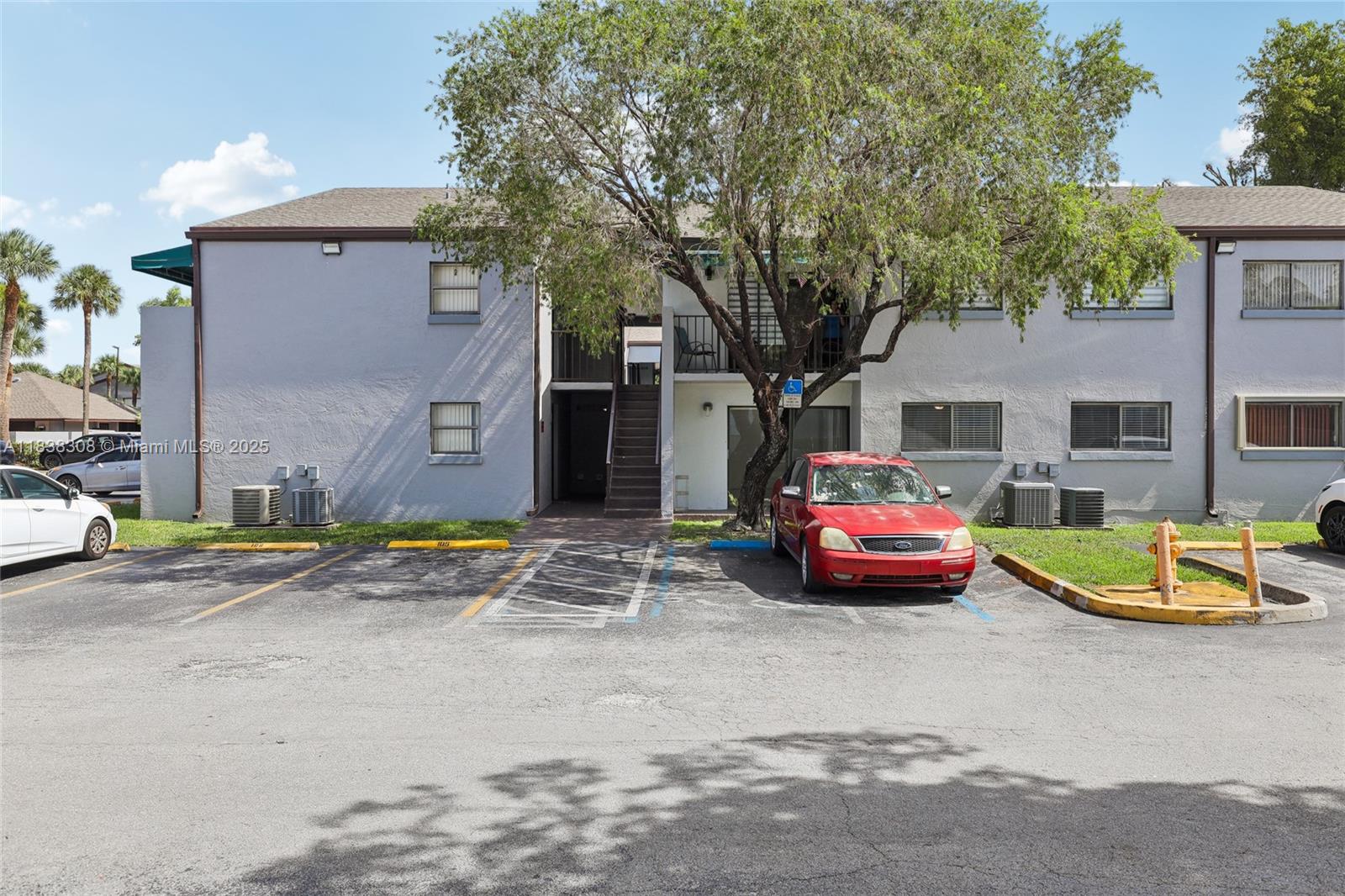 Welcome to Magnolia Lanes Condo! This spacious 2-bedroom, 1st-floor unit offers comfort and convenience in a prime location. Close to shopping, top-rated schools, restaurants, and public transportation. Whether you're looking for a new home or a smart investment, this property is ideal—located in a high-demand rental community. Easy to show and even easier to sell!