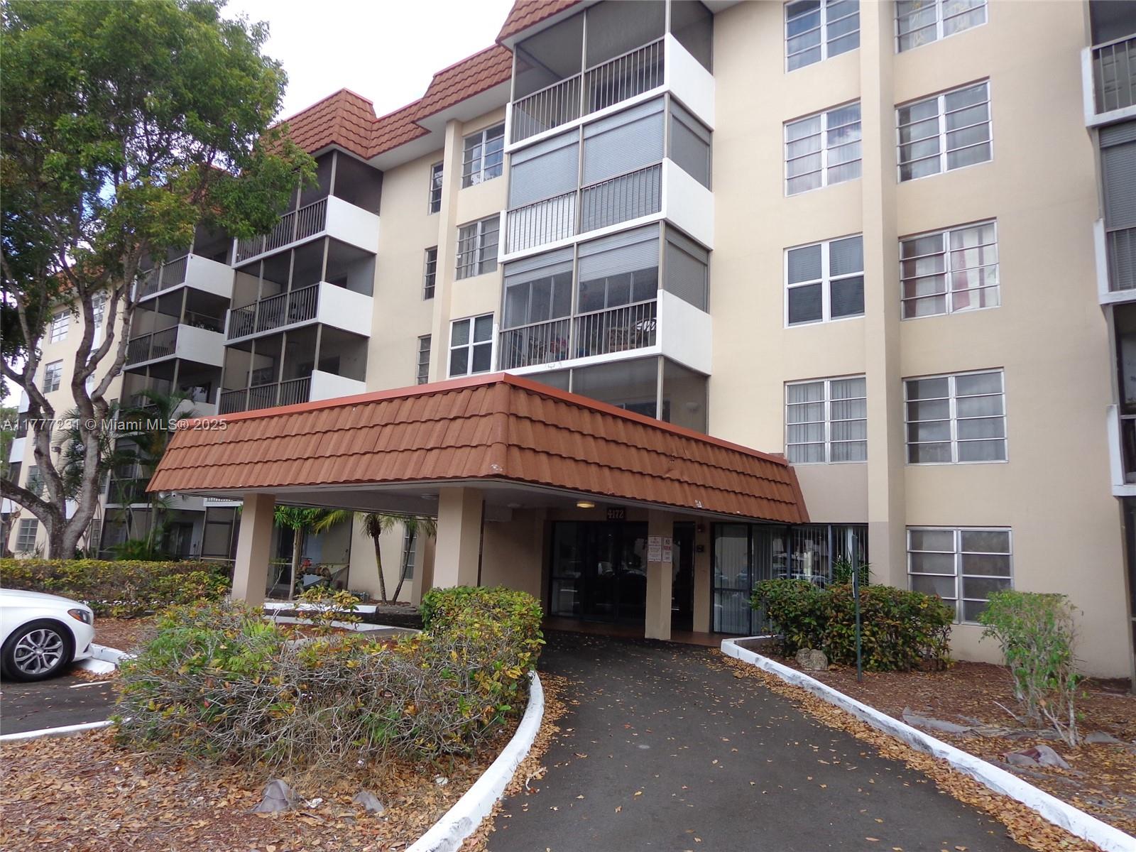 Rental Property at 4172 Inverrary Dr 110, Lauderhill, Miami-Dade County, Florida - Bedrooms: 2 
Bathrooms: 2  - $1,975 MO.