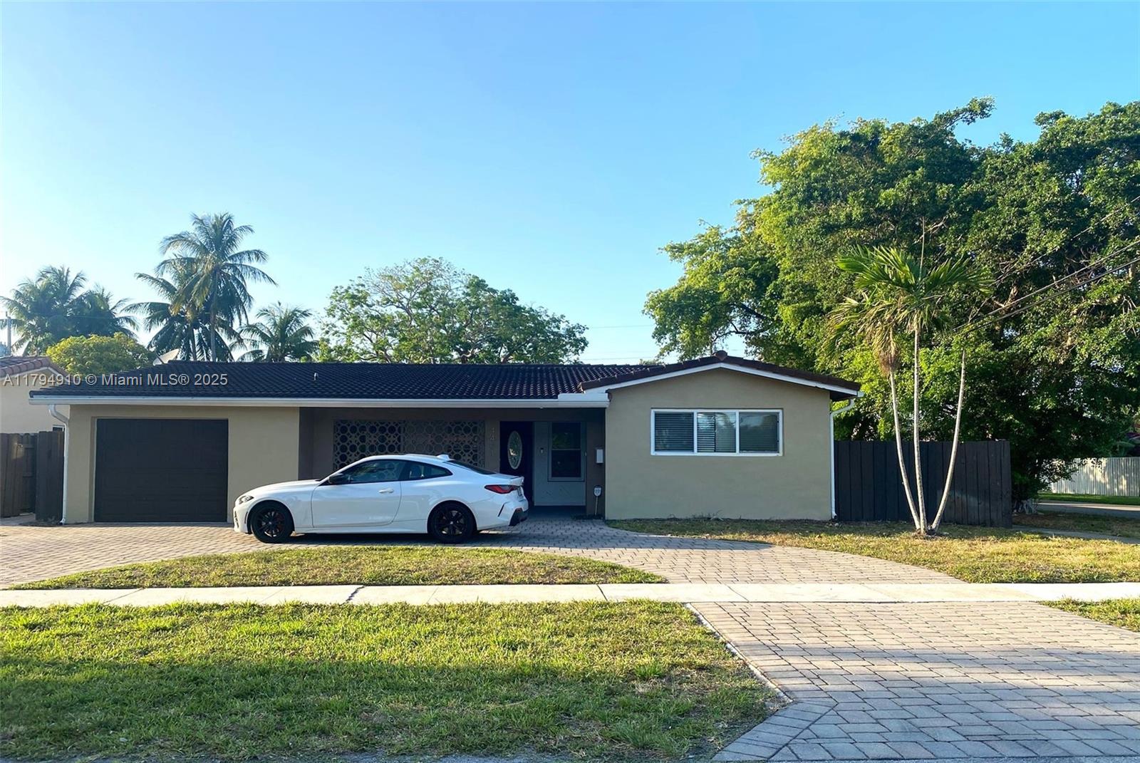 Rental Property at 4401 Madison St, Hollywood, Broward County, Florida - Bedrooms: 3 
Bathrooms: 2  - $4,200 MO.