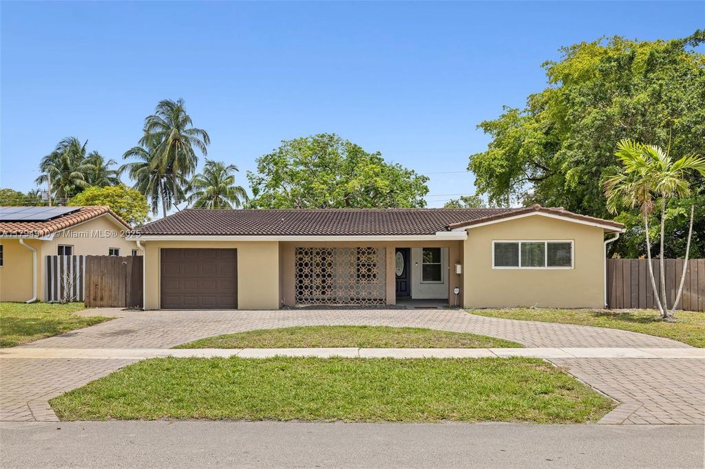 Photo of 4401 Madison St, Hollywood, FL 33021 (MLS # A11794910)