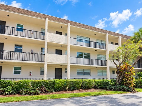 Photo of 485 N Pine Island Rd #A202, Plantation, FL 33324 (MLS # A12095005)